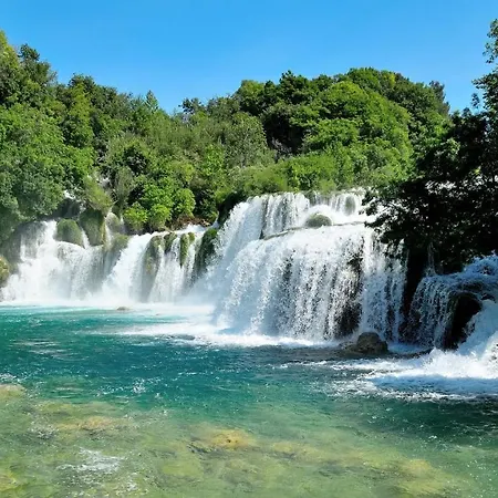 Frane Near Krka Waterfalls & Sibenik Dom wakacyjny *