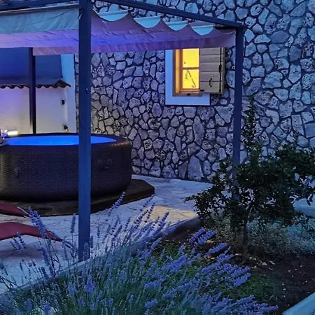 Dom wakacyjny Frane Near Krka Waterfalls & Sibenik Ladevci